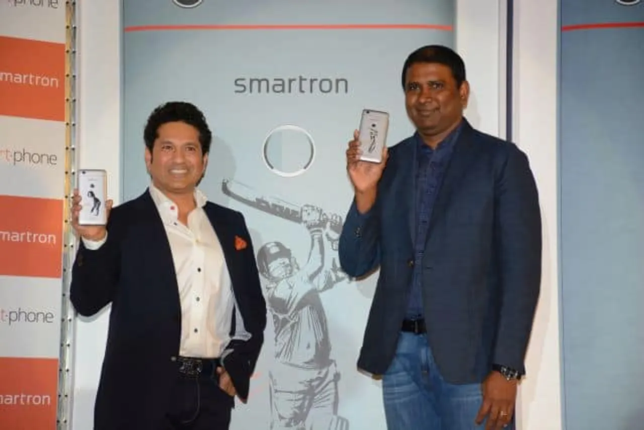 Sachin Tendulkar treats fans with Smartron’s srt.phone launch