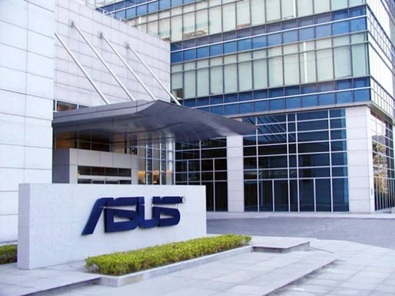 ASUS joins hands with Home Credit