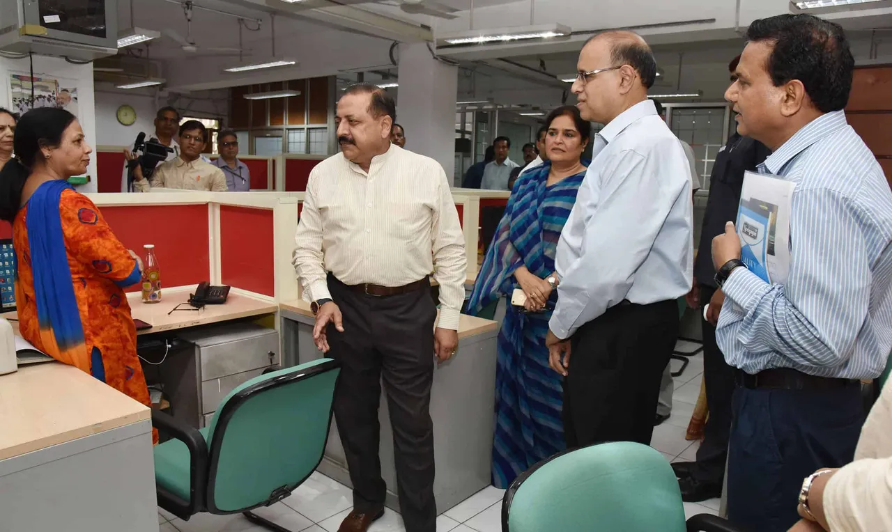 The Minister of State for Development of North Eastern Region (I/C), Prime Ministers Office, Personnel, Public Grievances & Pensions, Atomic Energy and Space, Dr. Jitendra Singh visiting the office premises of Department of Administrative Reforms and Public Grievances, to review the implementation of the Swachhta Action Plan, in New Delhi on June 27, 2017. The Secretary, DARPG, Shri C. Viswanath and other senior officers are also seen.