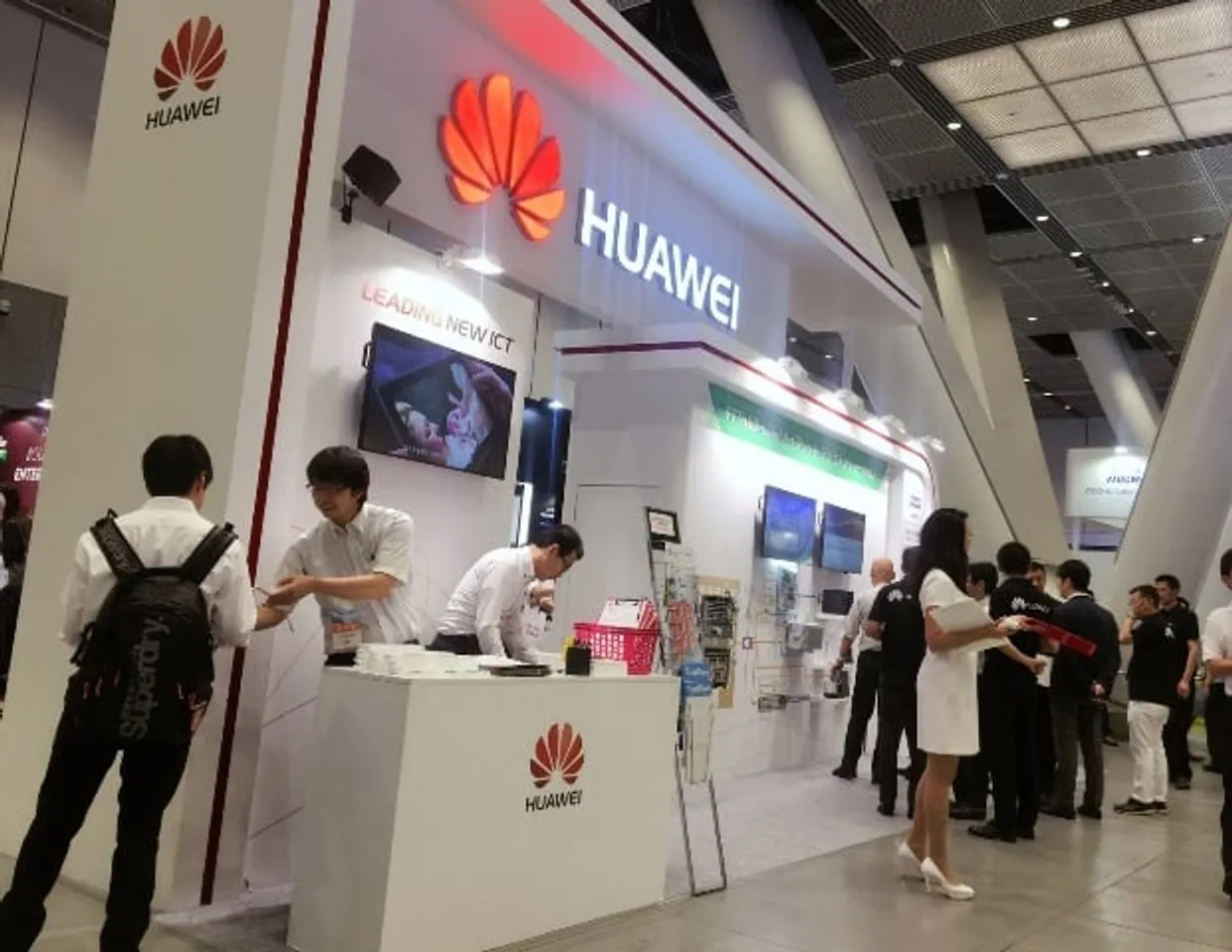 Huawei launches industry's first FTTB Giga Coax Access Product