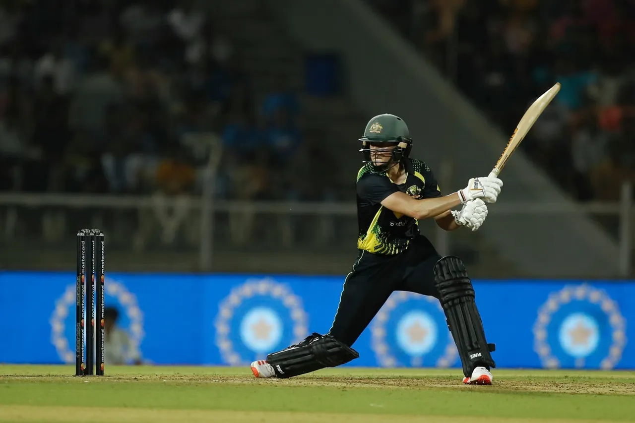Ellyse Perry powers Australia to 2-1 lead over India