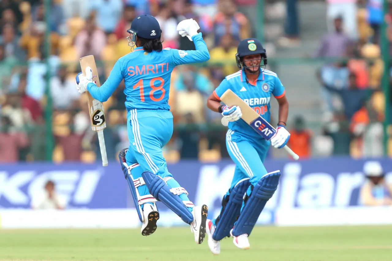 Smriti Mandhana and Harmanpreet Kaur