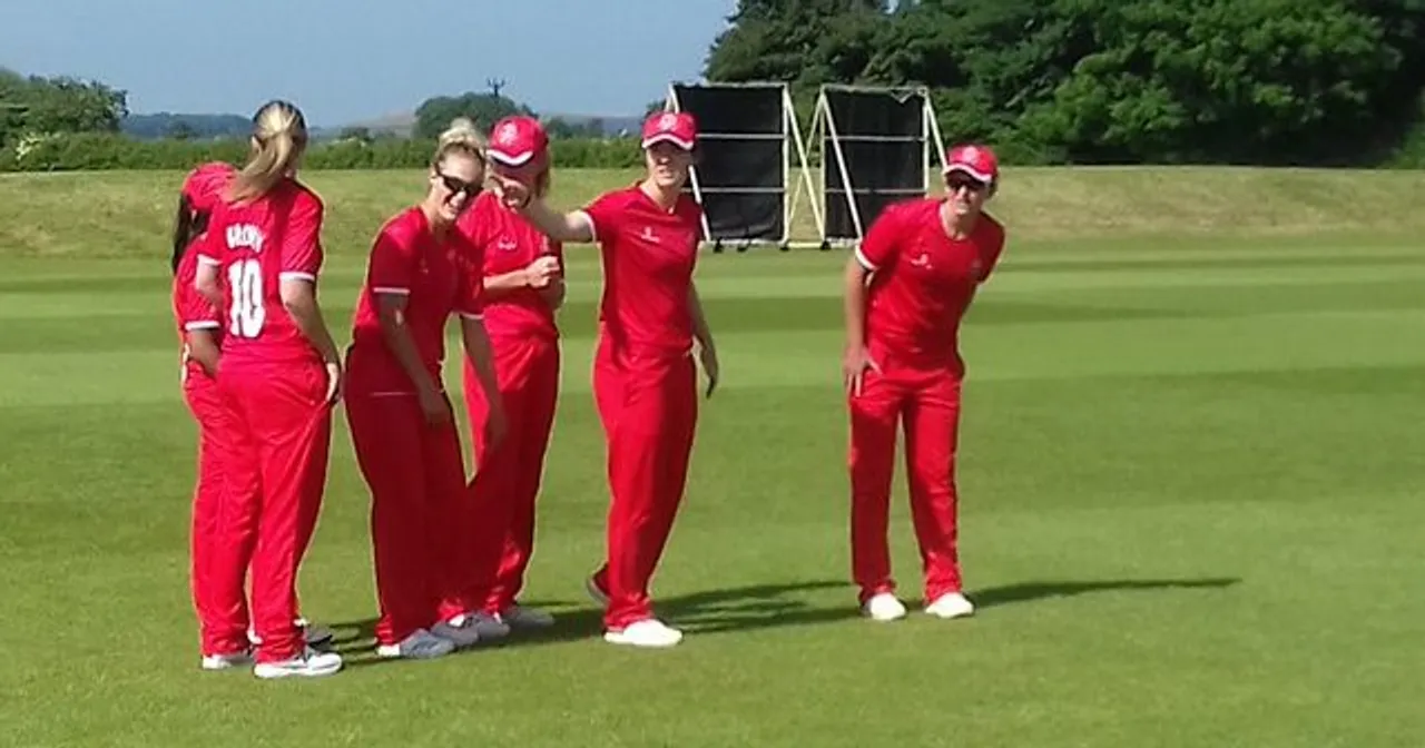 Lancashire start their defence of title with a eight-wicket win