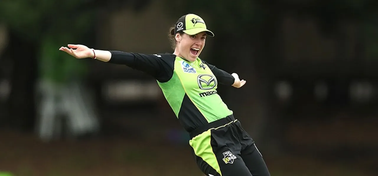 Maisy Gibson signs for Hobart Hurricanes