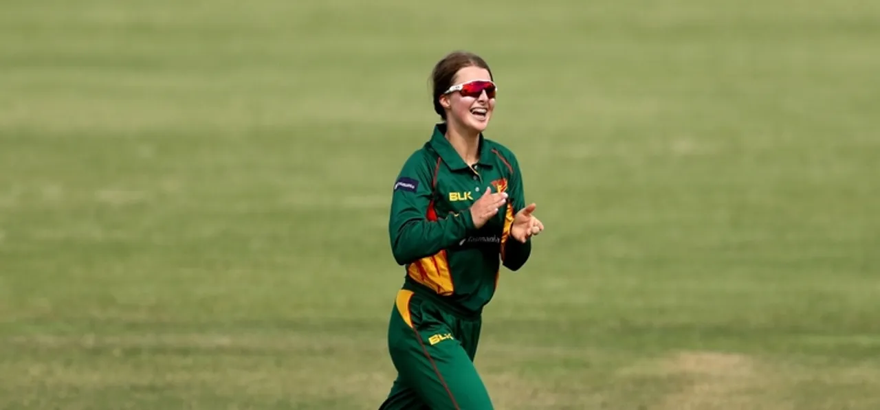 Amy Smith, Meg Phillips shine as Tasmanian Tigers register fourth successive win