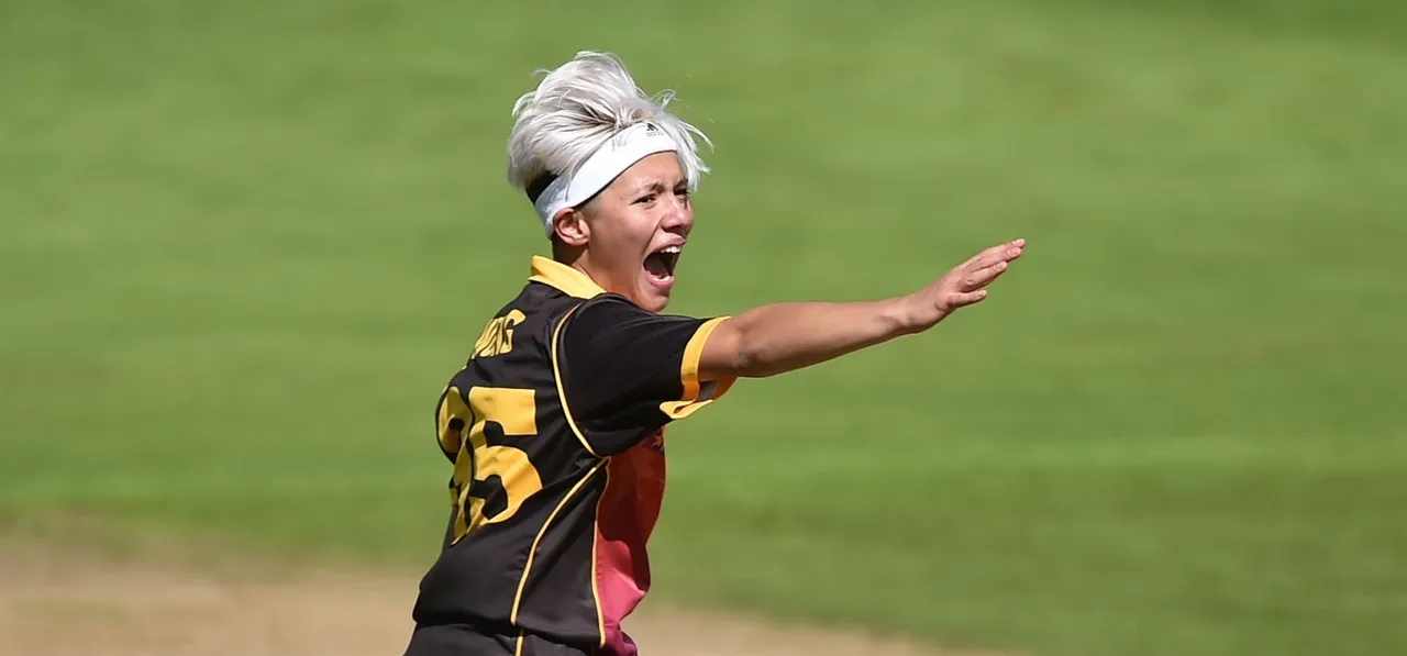 Issy Wong to replace Shabnim Ismail at Sydney Thunder for WBBL07