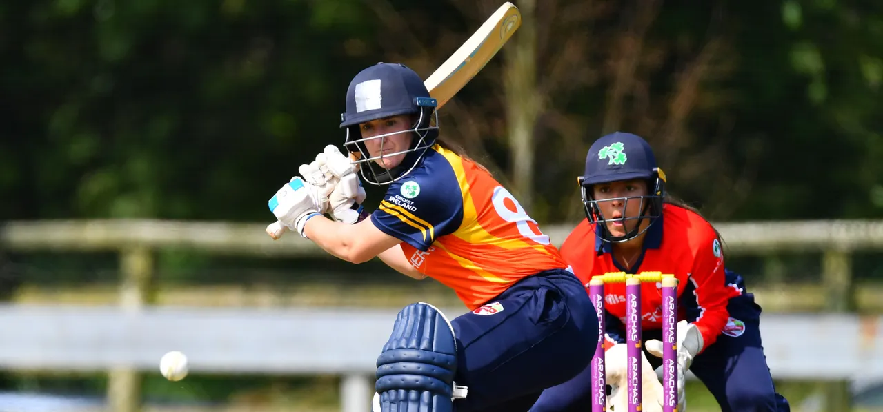 Shauna Kavanagh stars in Scorchers' thrilling win over Dragons in Super Series 50 match