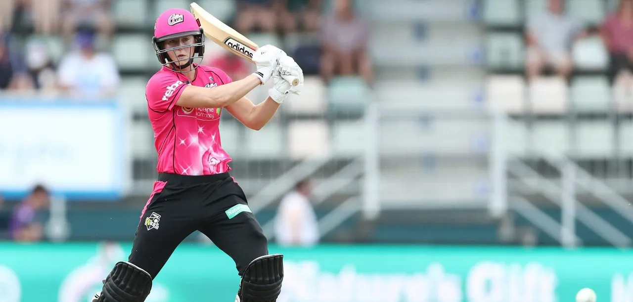Perry, Brown take Sydney Sixers over the line in a thriller
