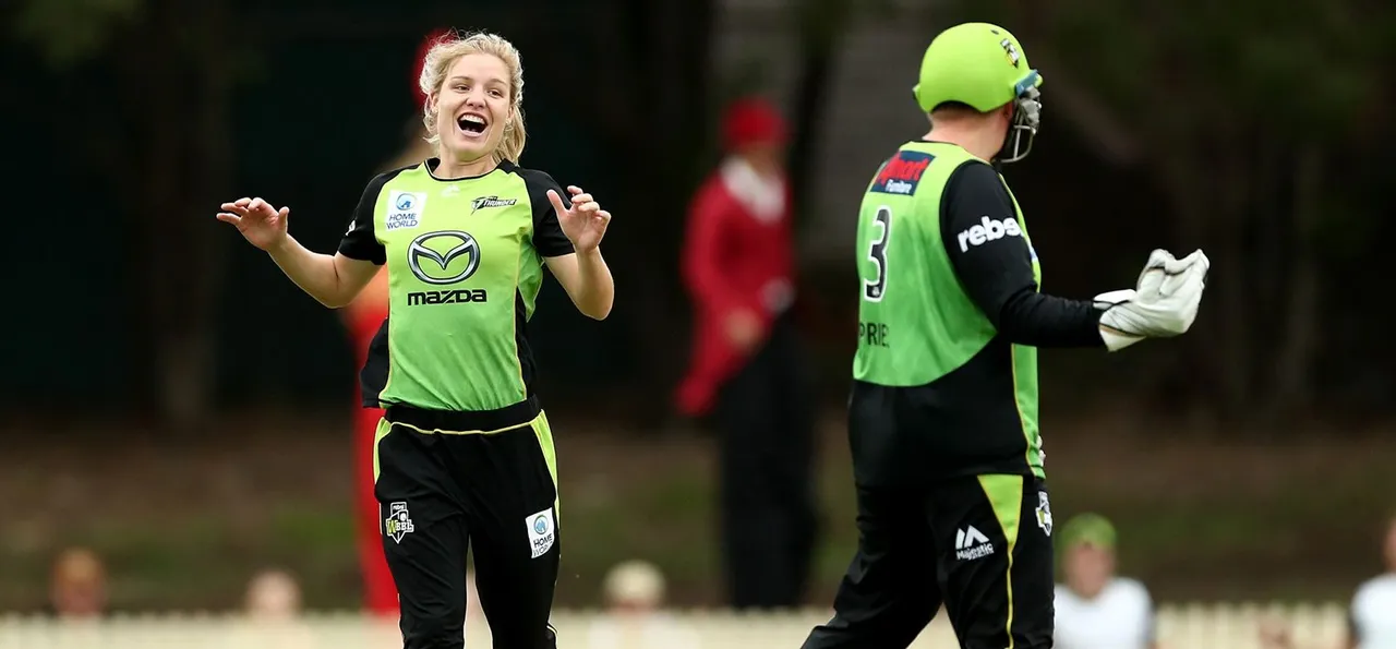 Nicola Carey leaves Thunder to join the Hobart Hurricanes