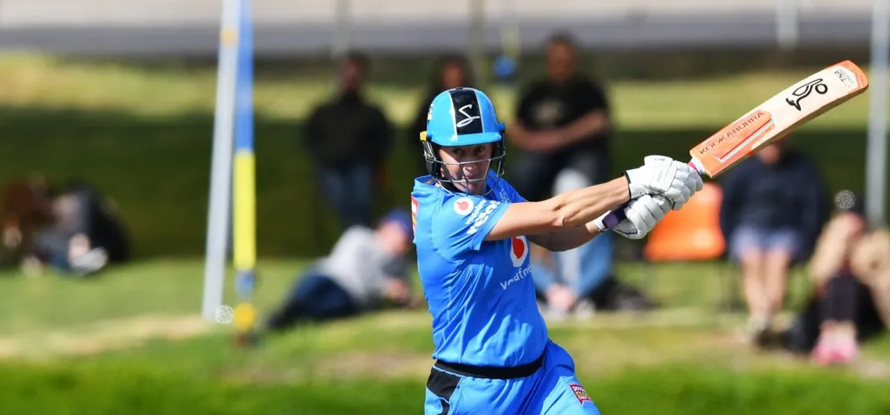 Perth Scorchers' bonanza: Sophie Devine signed, named captain; potent opening combo with Beth Mooney