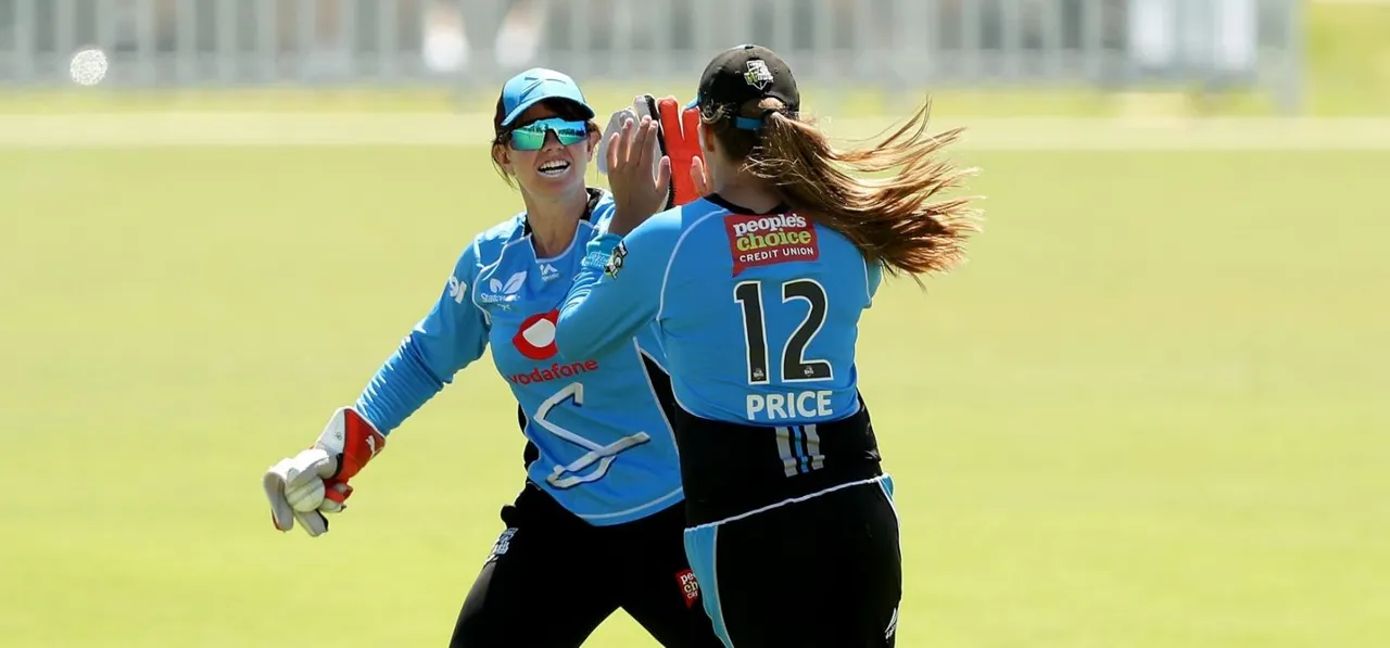 Alex Price, Tegan McPharlin, Annie O’Neil sign with Adelaide Strikers