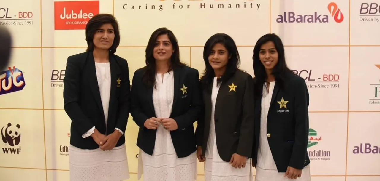 Javeria Khan and Sana Mir bag top honours at PCB Awards