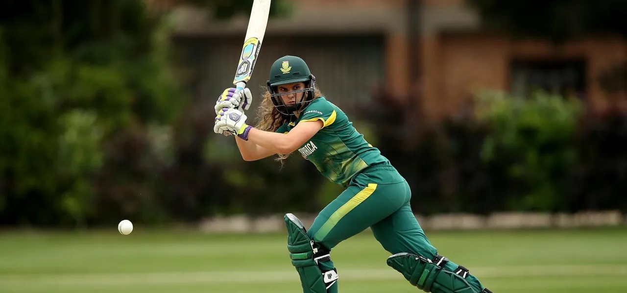 Laura Wolvaardt and Sune Luus sign with Brisbane Heat for the WBBL 04