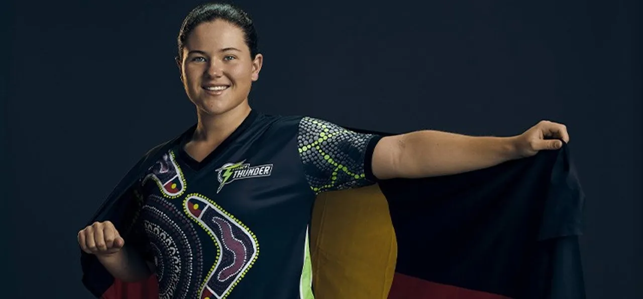 Sydney Thunder re-sign Hannah Darlington