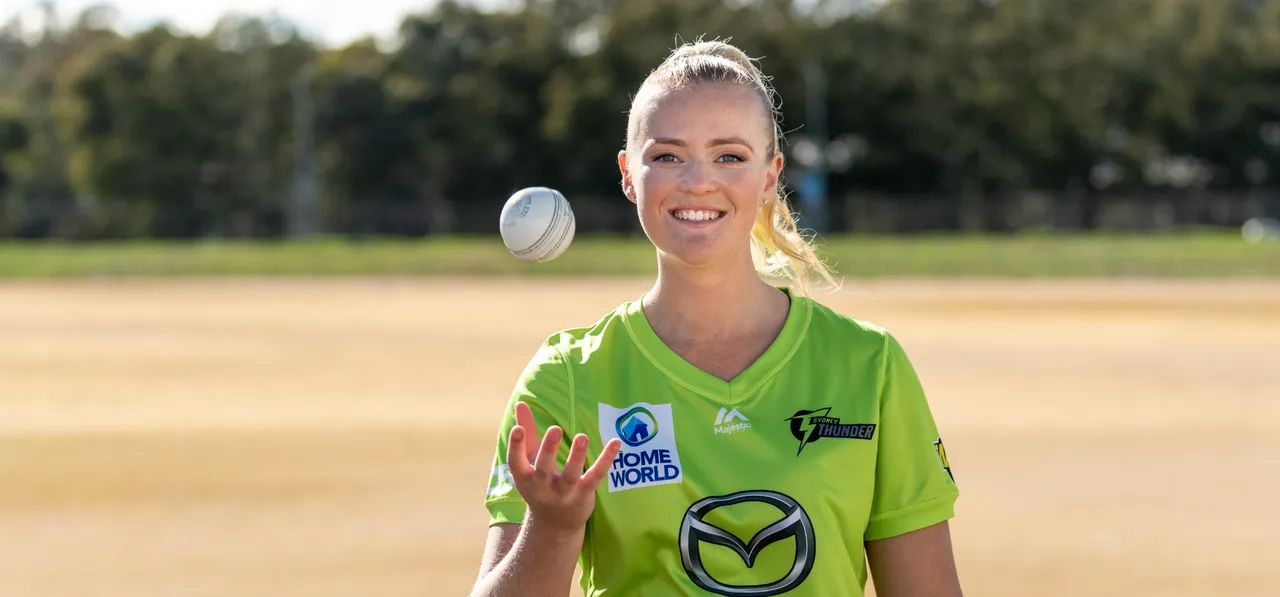 Teenage allrounder Olivia Porter snapped up by Sydney Thudner for WBBL06