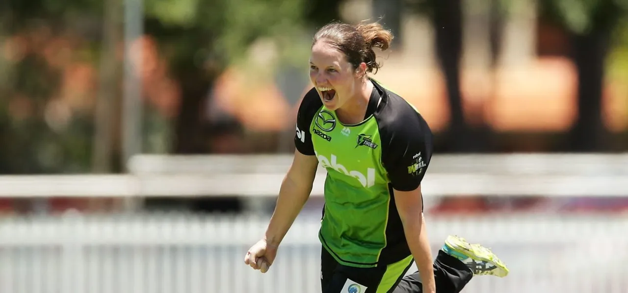 Rene Farrell re-signed by Sydney Thunder