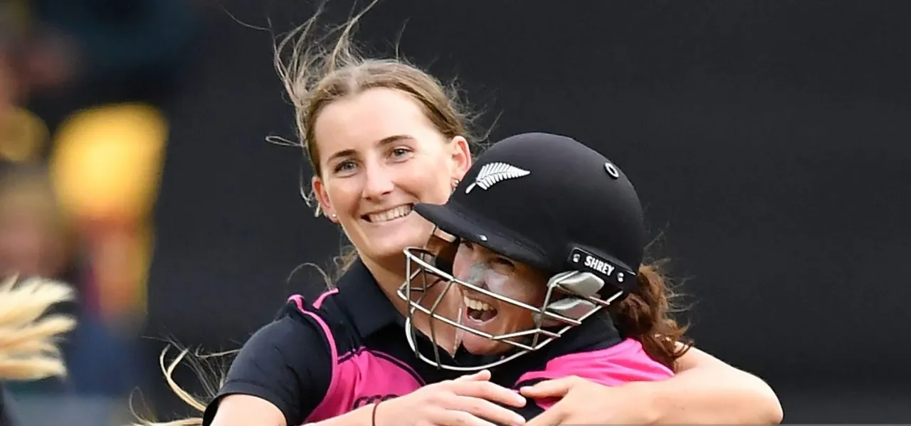 New Zealand quick Rosemary Mair included in Melbourne Renegades squad