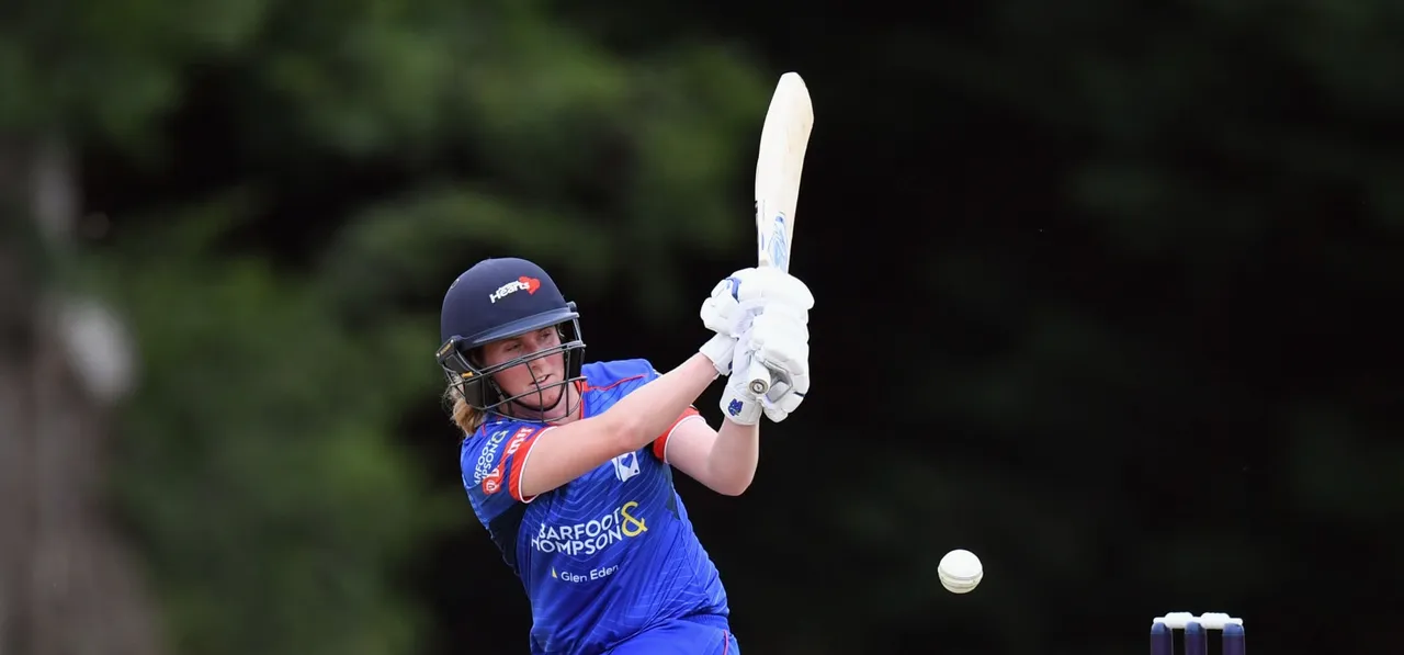 Anna Peterson, bowlers headline Auckland Hearts' thumping of Otago Sparks