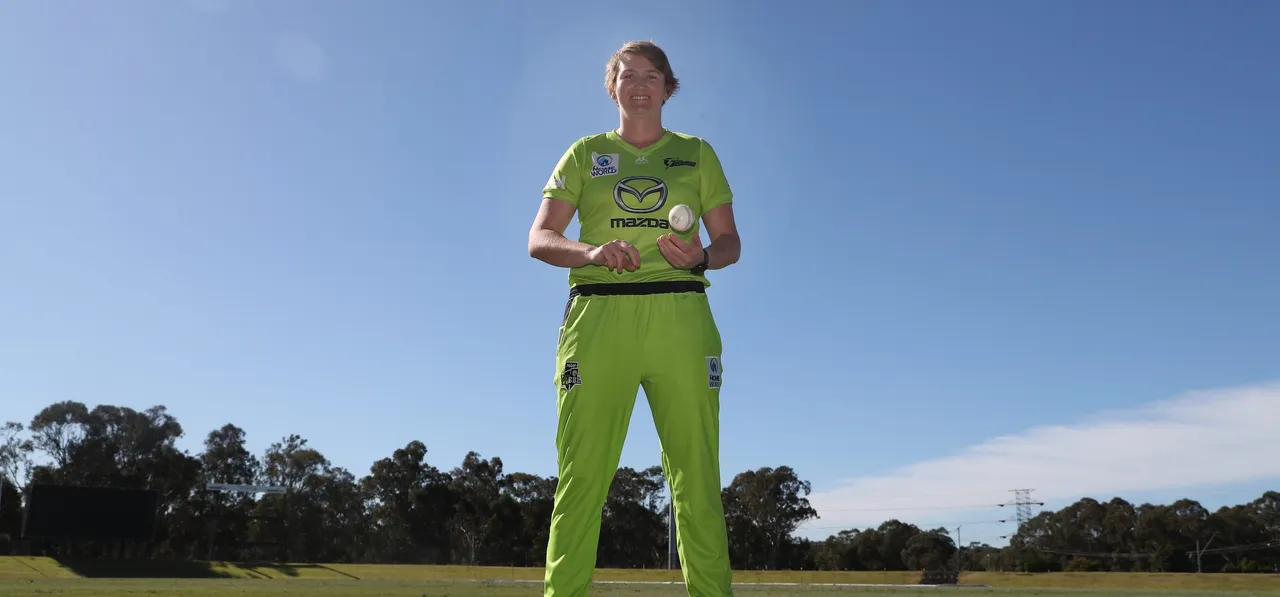 Sammy-Jo Johnson makes the move from Brisbane Heat to Sydney Thunder; signs two year deal