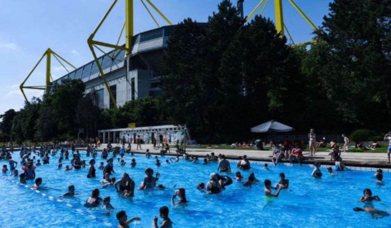 catalan-public-pools-ordered-to-allow-women-to-swim-topless-flipboard