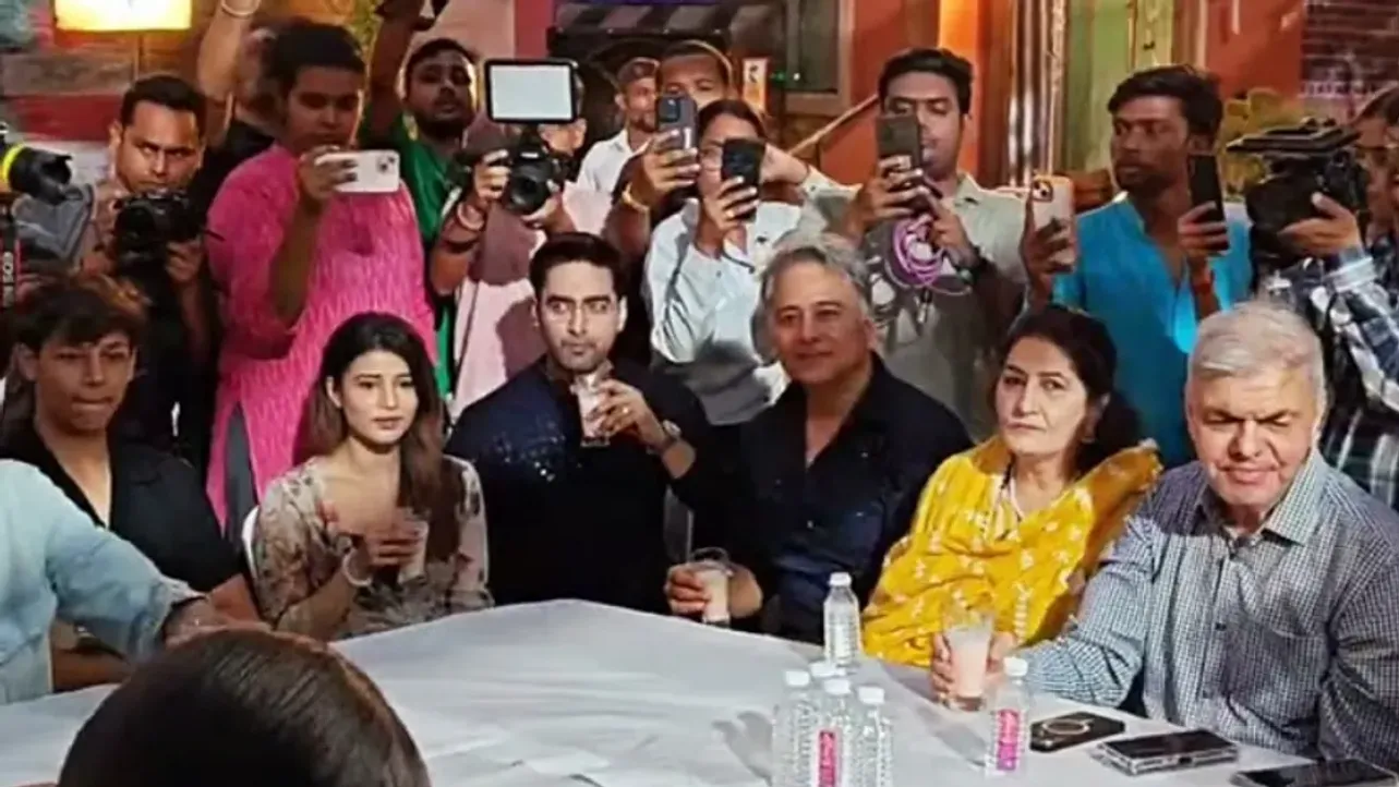 YRKKH के कलाकार रोहित-समृद्धि राजन शाही की Iftar Party में हुए शामिल
