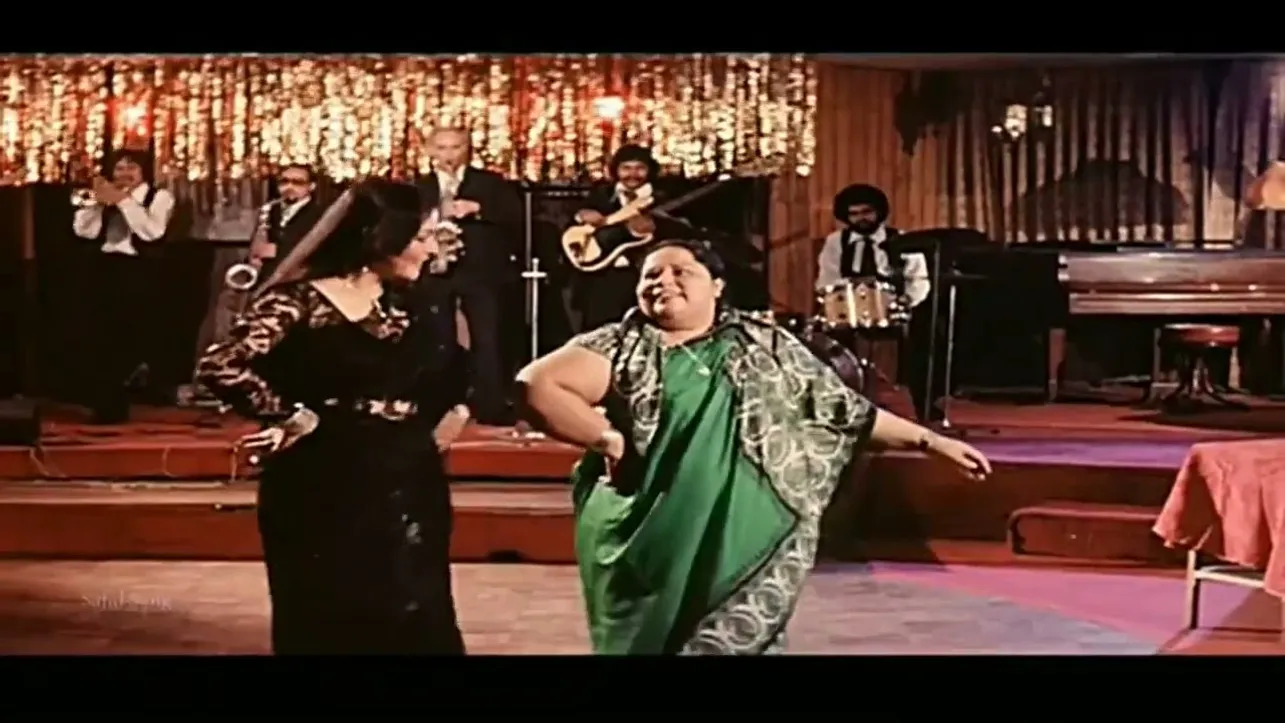 Mere Angne Mein _Laawaris)_HD 1981 Female HQ Sound Singer Alka Yagnik  1080p) .mp4 - YouTube