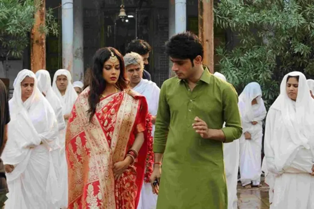 MEERA CHOPRA AND DIRECTOR SANDEEP SINGH ON SET OF  FILM-SAFED