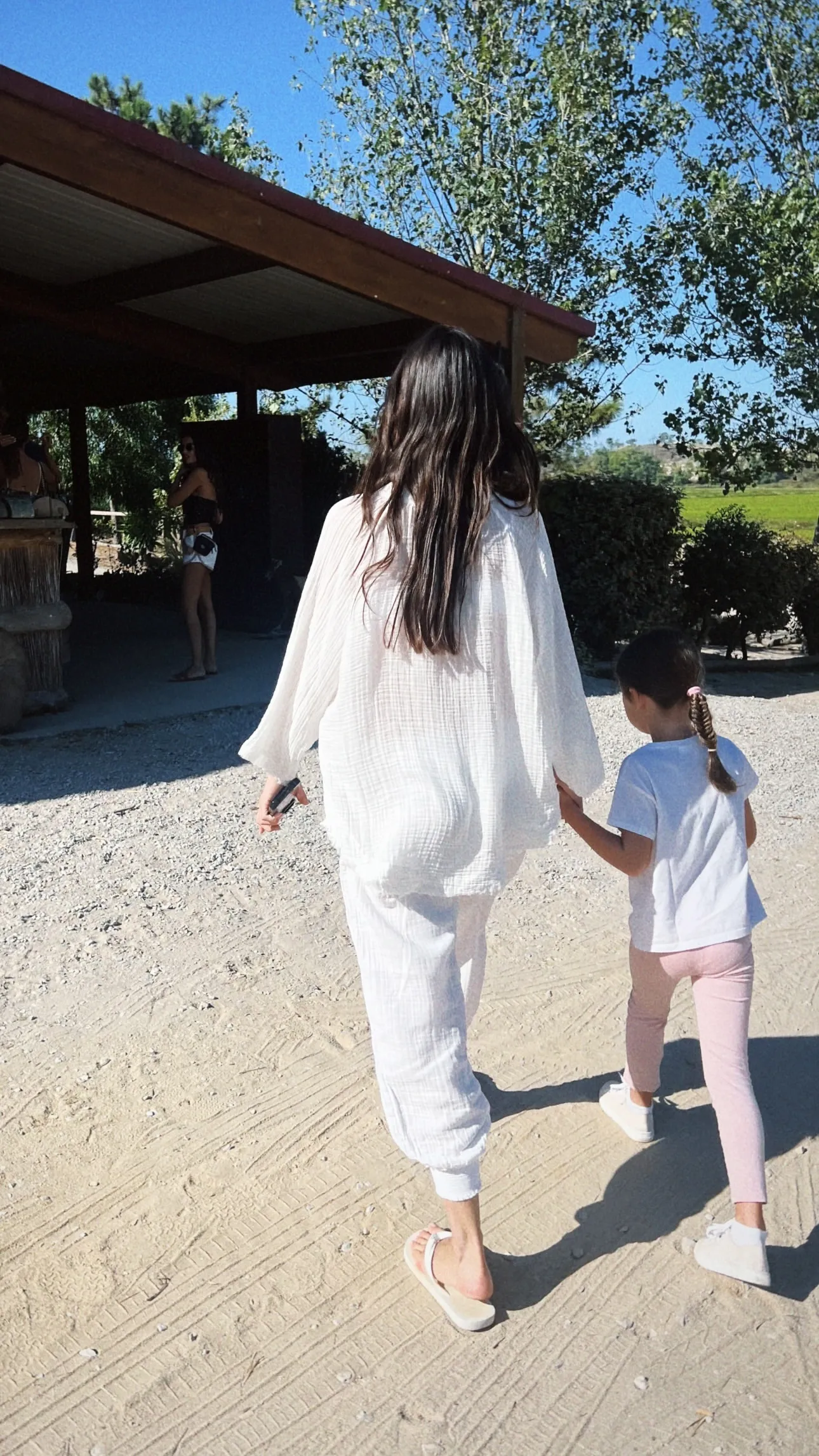 Kelly Piquet with her daughter