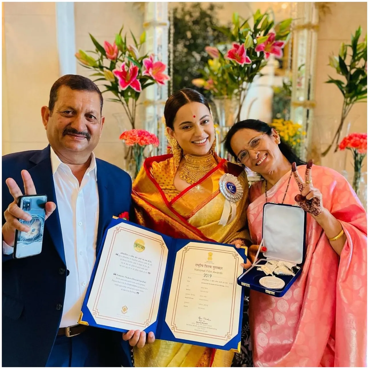 Kangana Ranaut Celebrates 4th National Award Win with Parents, Posts Sweet  Message on Instagram - News18