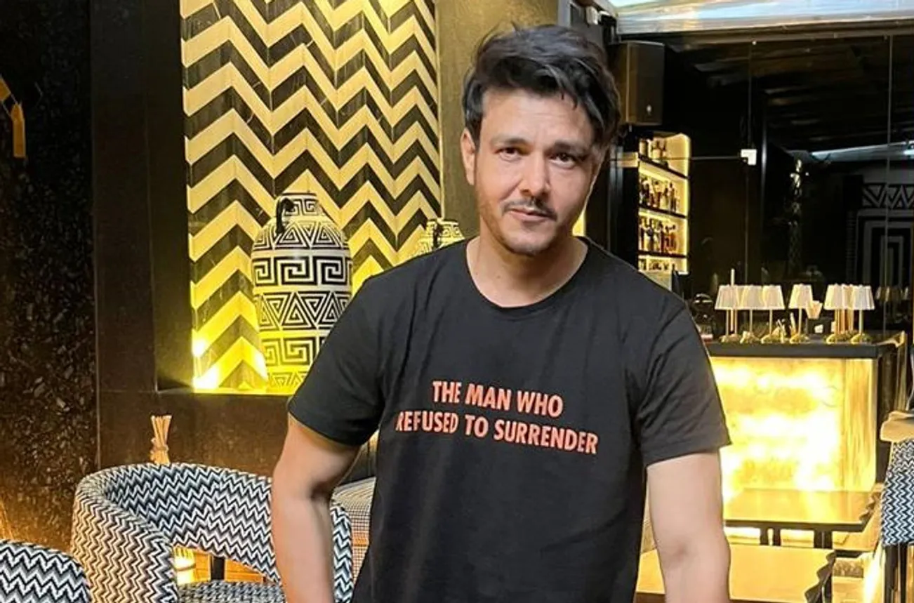 Chandu Champion's Aniruddh Dave enjoys a Hunky Dory time!