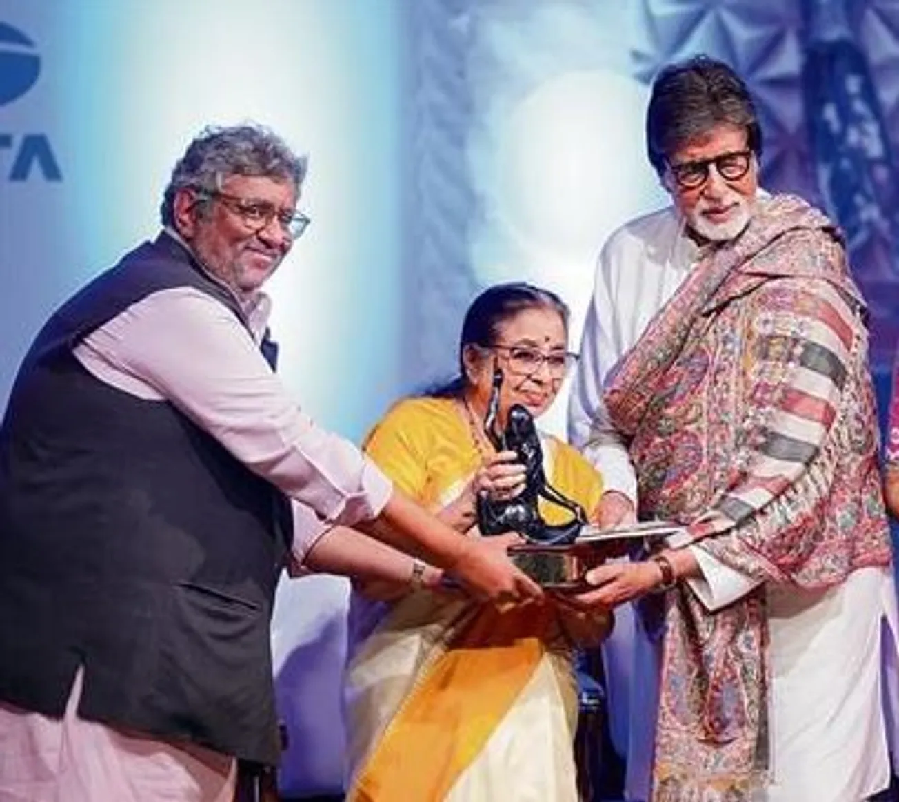 Amitabh says that once he asked his father Harivansh Rai Bachchan to tell him something about Lata ji,