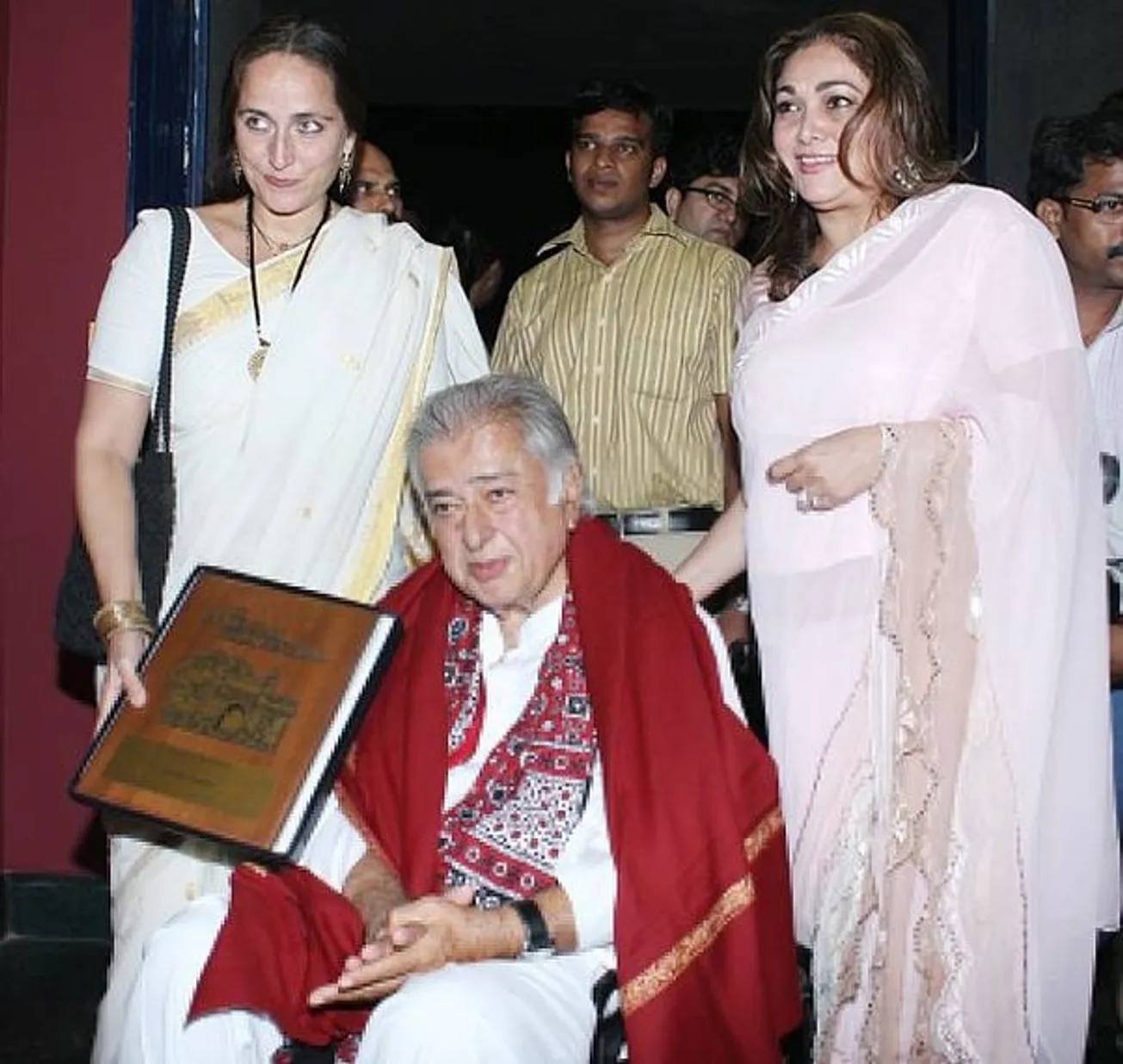Why was Shashi Kapoor given a Padma Vibhushan and not a Padma Bhushan? -  Quora