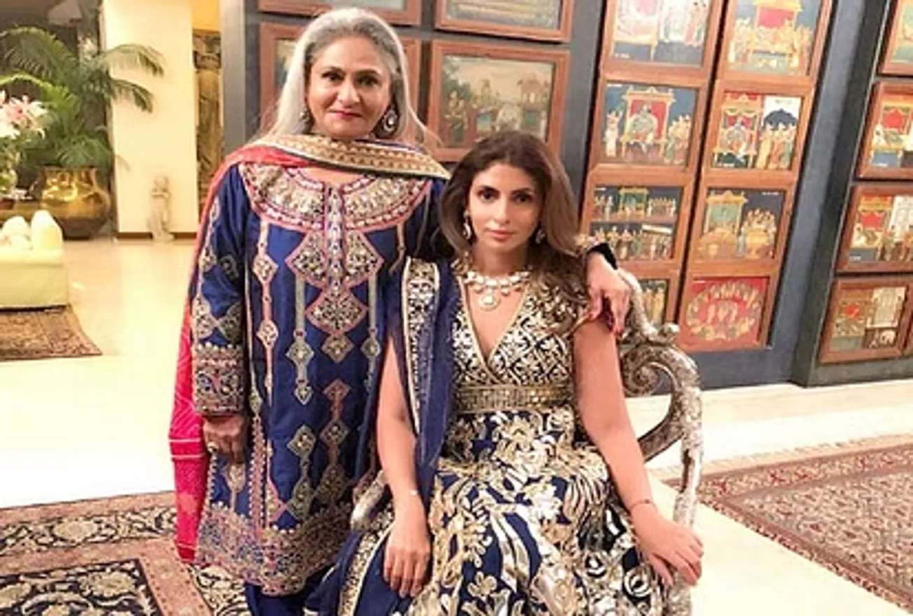 Jaya Bachchan's Paparazzi Encounter at Aamir's Reception (1)