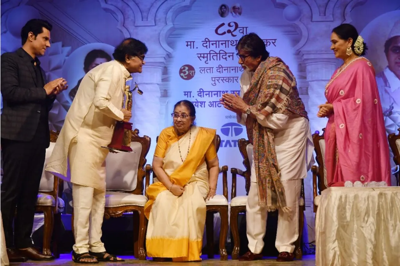 Big B awarded Lata Deenanath Mangeshkar Puraskar; Pandit Hridaynath  Mangeshkar, Usha Mangeshkar honor AR Rahman, Randeep Hooda, Roopkumar  Rathod, Padmini Kolhapure, Ashok Saraf with Master Deenanath Mangeshkar  Awards