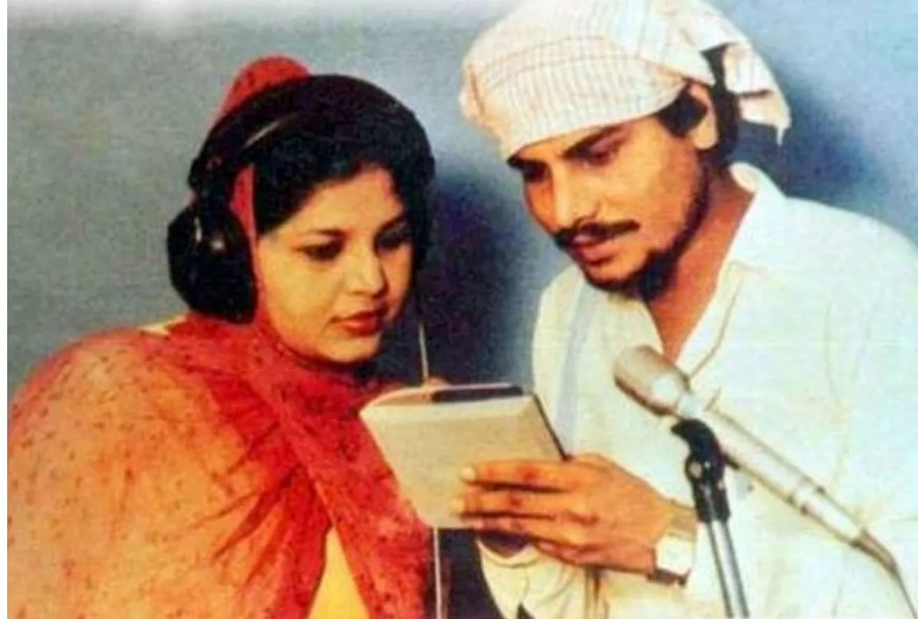 Punjabi Singer Amar Singh Chamkila Birthday Special And His Mystery -  Entertainment News: Amar Ujala - 27 साल के इस गायक को गोलियों से कर दिया था  छलनी, आज तक नहीं सुलझ