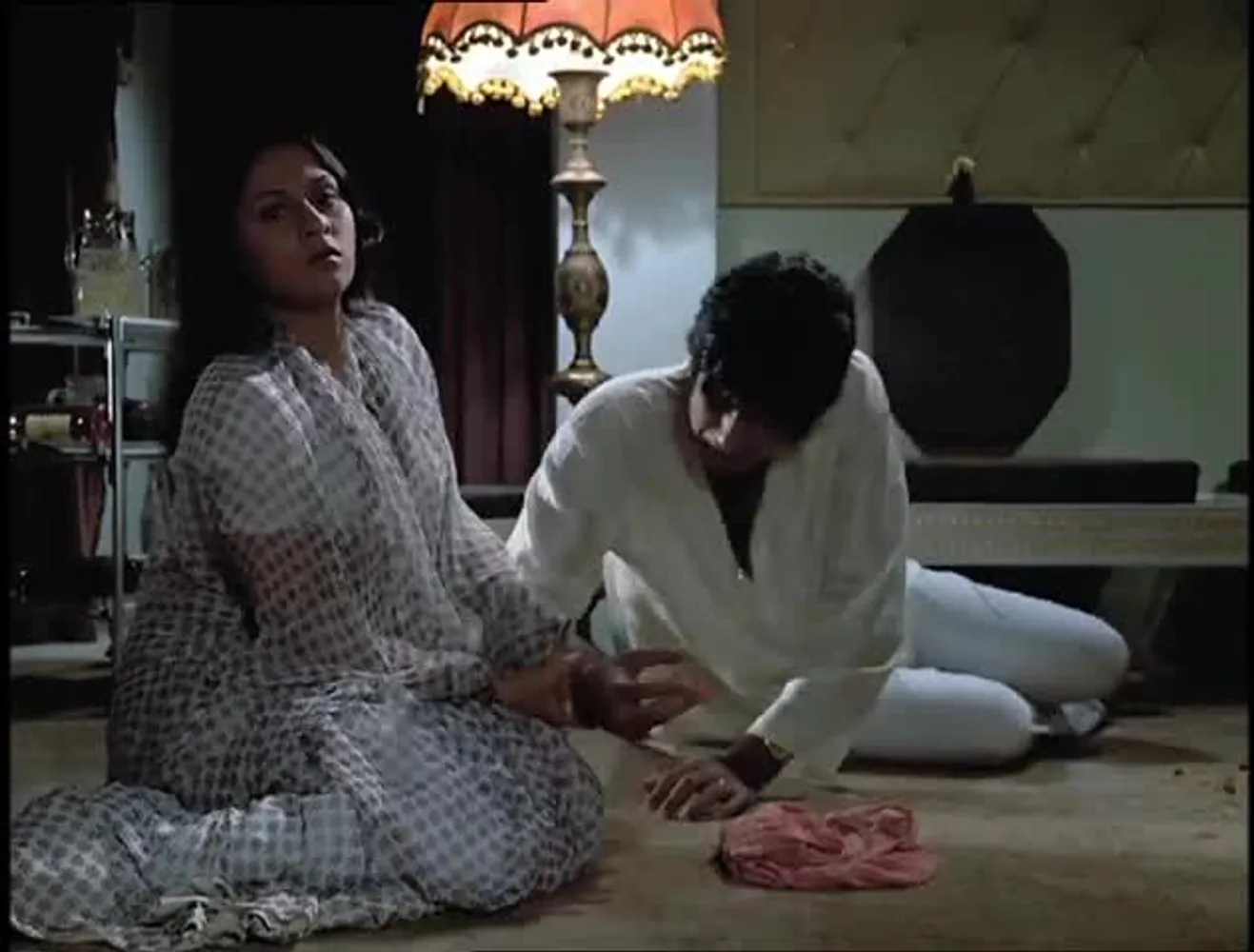 Mili (1975) Trailer