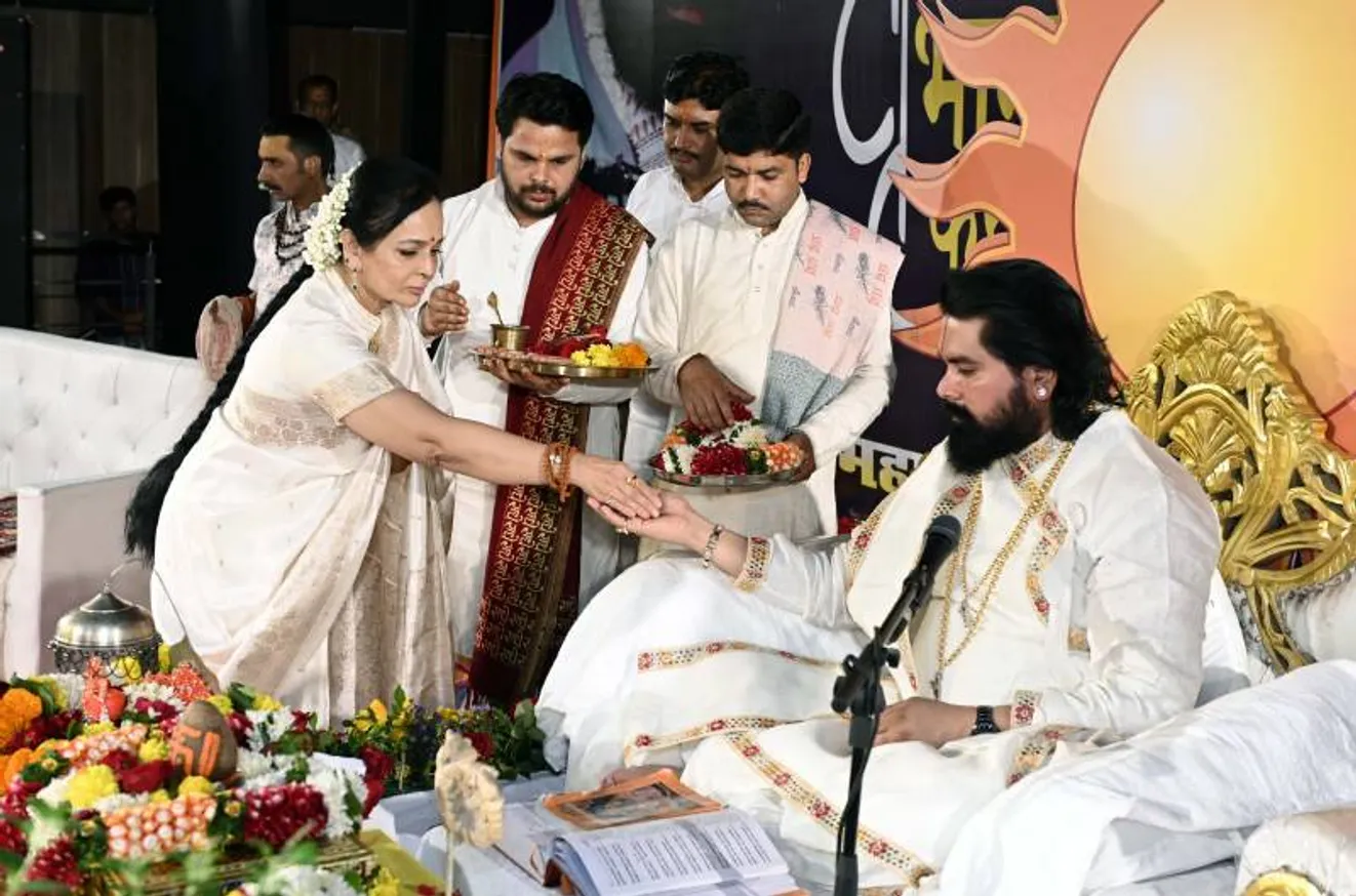 Smita Thackeray & Shri tulsi Ji Maharaj 