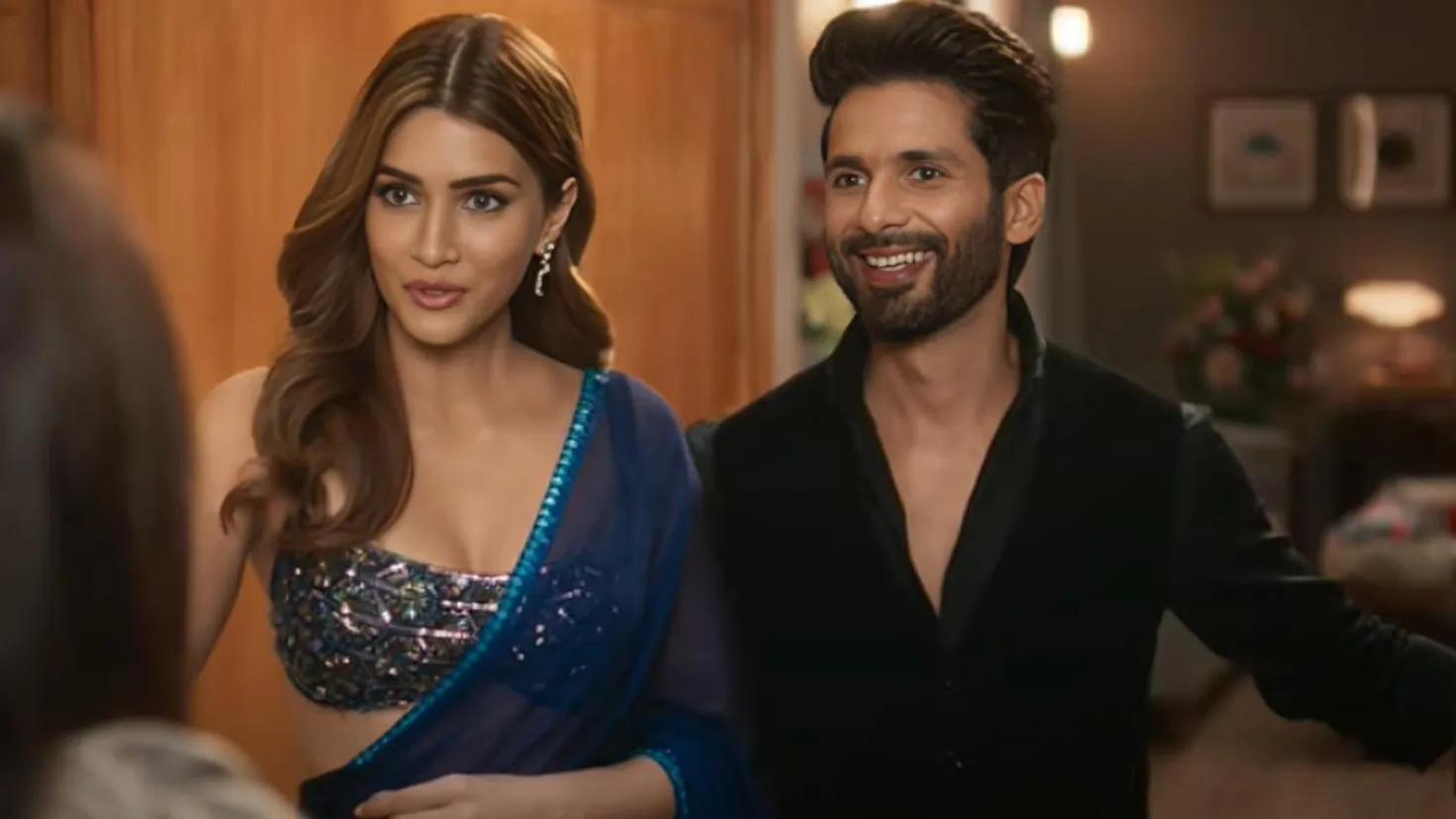 Shahid Kapoor and Kriti Sanon Fun-Filled Love Tale - Trailer