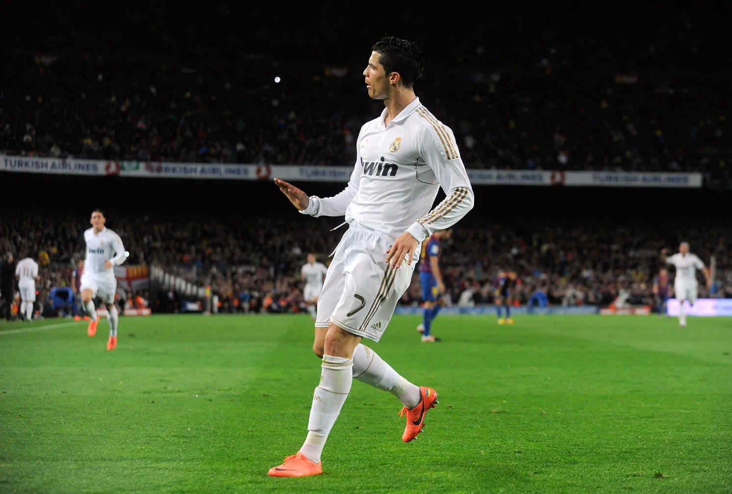11 Iconic Football Celebrations and Reasons Behind Them - Ronaldo's Calma - sportzpoint.com