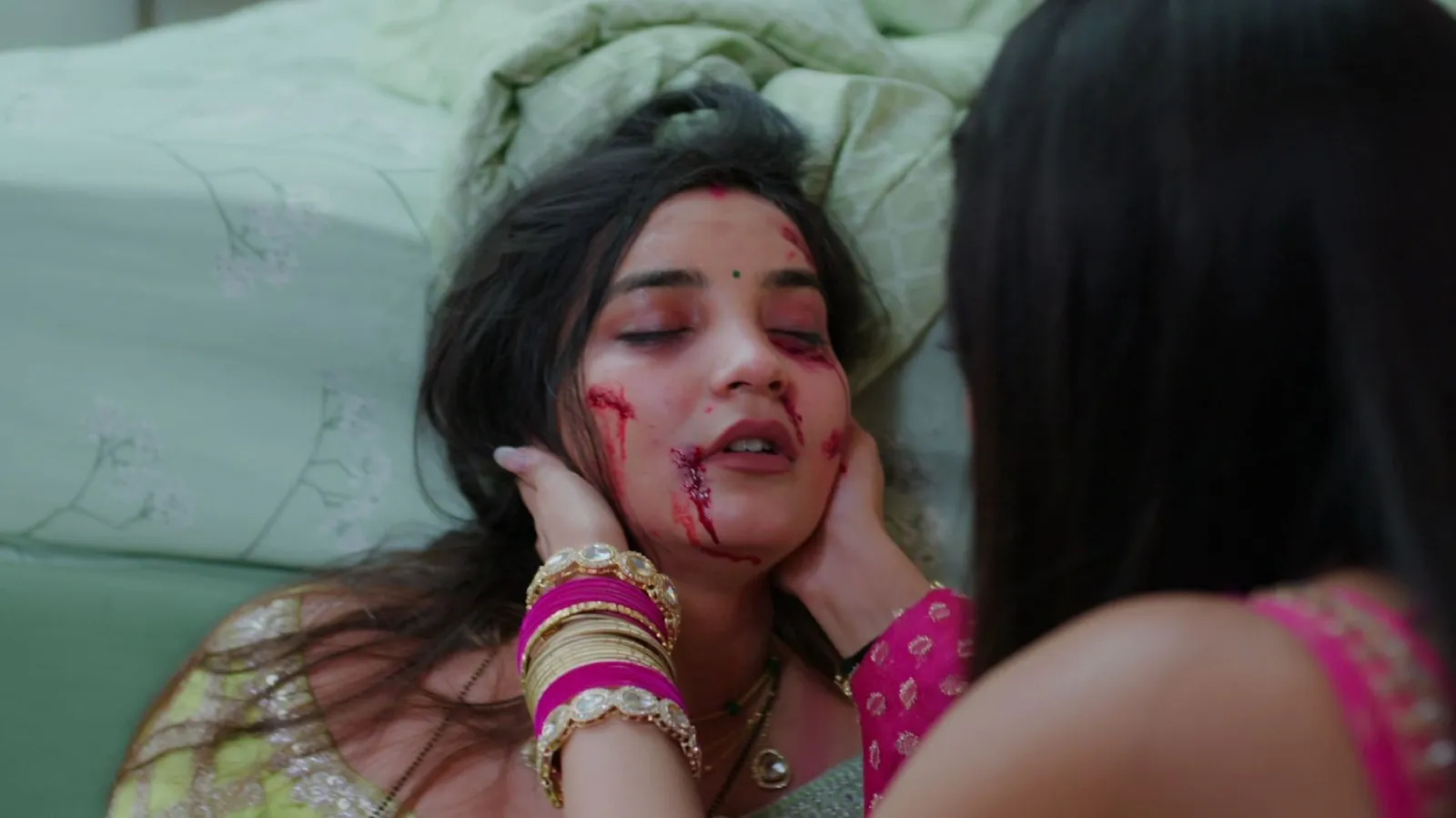 Jaane Anjaane Hum Mile Update Ayushi Khurana fights for justice in Zee TV’s Jaane Anjaan Hum Mile