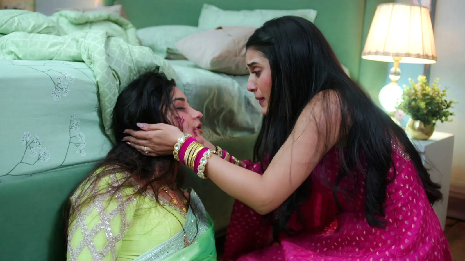 Jaane Anjaane Hum Mile Update Ayushi Khurana fights for justice in Zee TV’s Jaane Anjaan Hum Mile