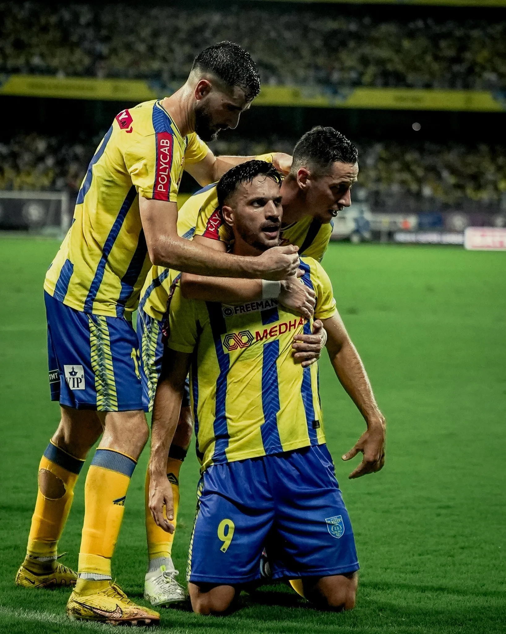 ISL 2024-25 | Kerala Blasters FC vs Bengaluru FC | LIVE Scores, News and Updates-sportzpoint.com