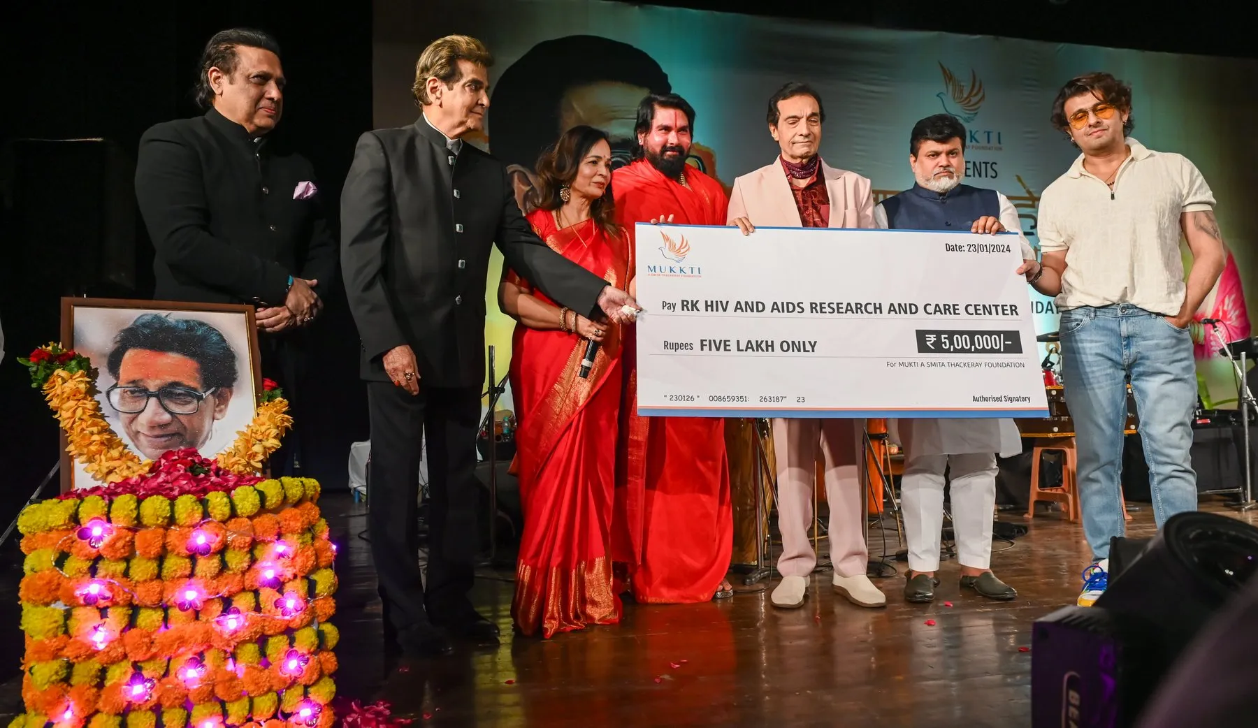 Govinda, Jitendra Kapoor, Smita Thackrey, Sri Sri Tulsidaji, DheerajKumar, Uday Samat, Sonu Nigam