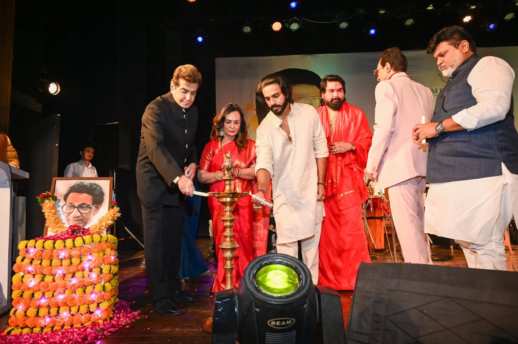 Govinda, Jitendra Kapoor, Smita Thackrey, Sri Sri Tulsidaji, DheerajKumar, Uday Samat, Sonu Nigam