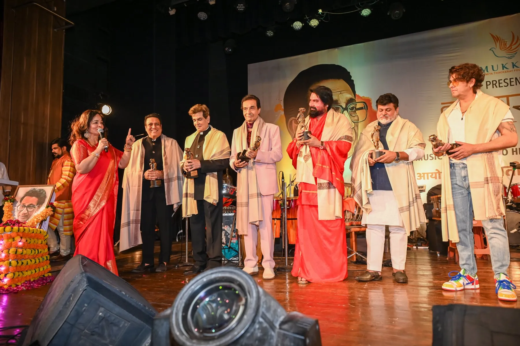 Govinda, Jitendra Kapoor, Smita Thackrey, Sri Sri Tulsidaji, DheerajKumar, Uday Samat, Sonu Nigam