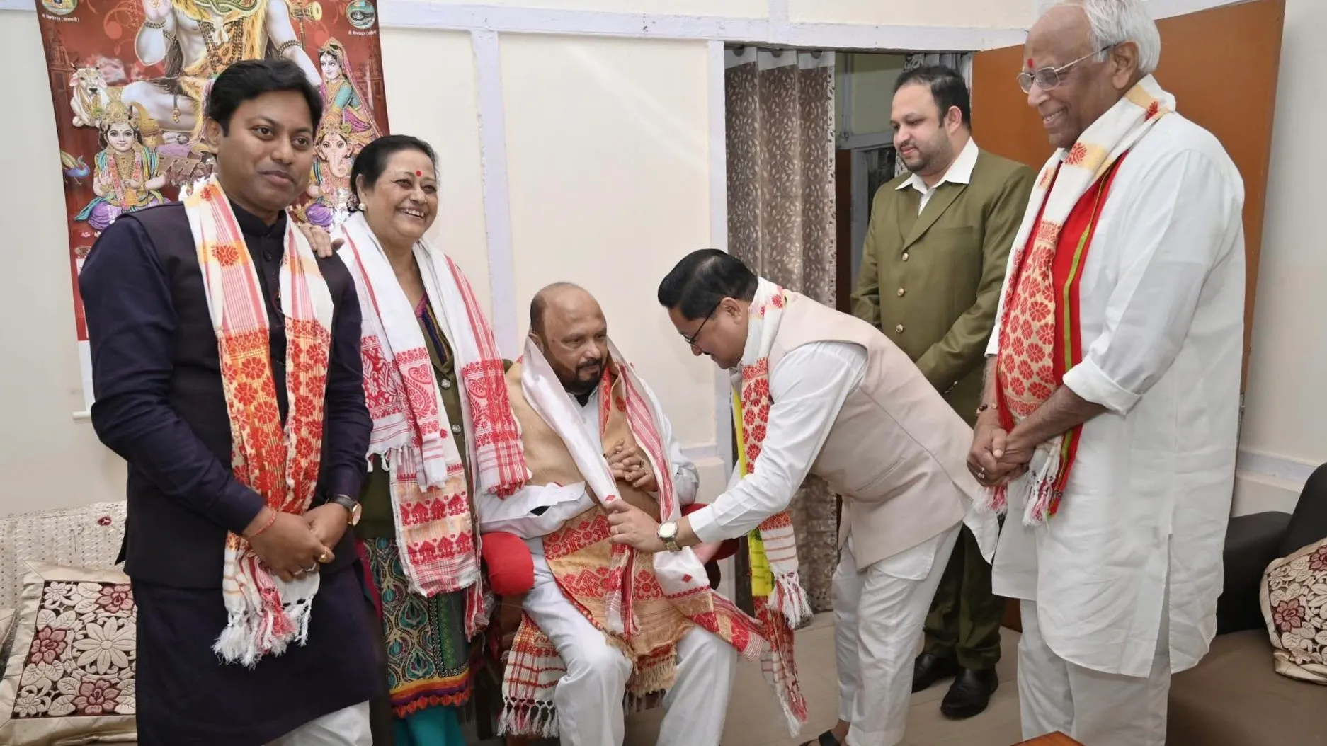 প্ৰাক্তন মুখ্যমন্ত্ৰী প্ৰফুল্ল কুমাৰ মহন্তক সাক্ষাৎ ৰাজ্যিক বিজেপিৰ সভাপতি দিলীপ শইকীয়াৰ