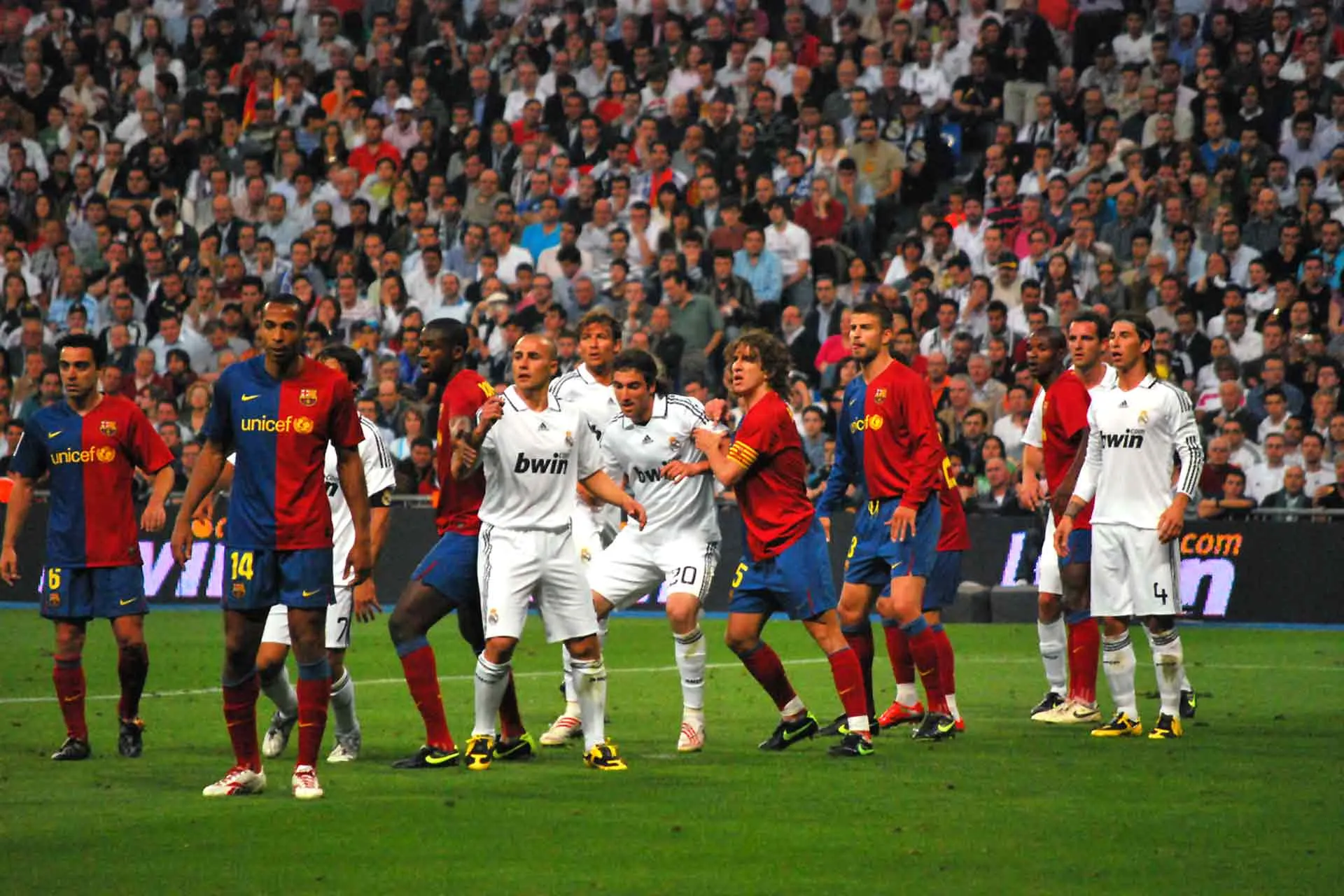 The Most Iconic Rivalries in European Football Leagues - El-Clasico | sportzpoint.com