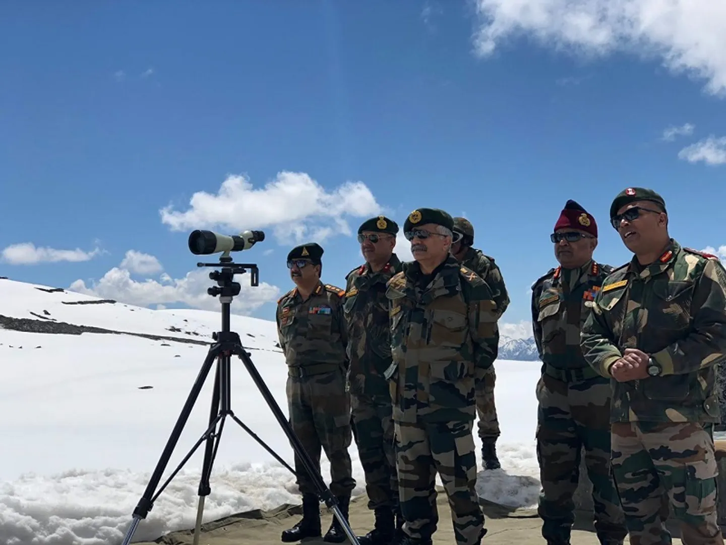 चीन के साथ 'भरोसे में कमी' के बीच भारत लगातार पांचवें साल सर्दियों में LAC पर सेना रखेगा तैनात: रिपोर्ट