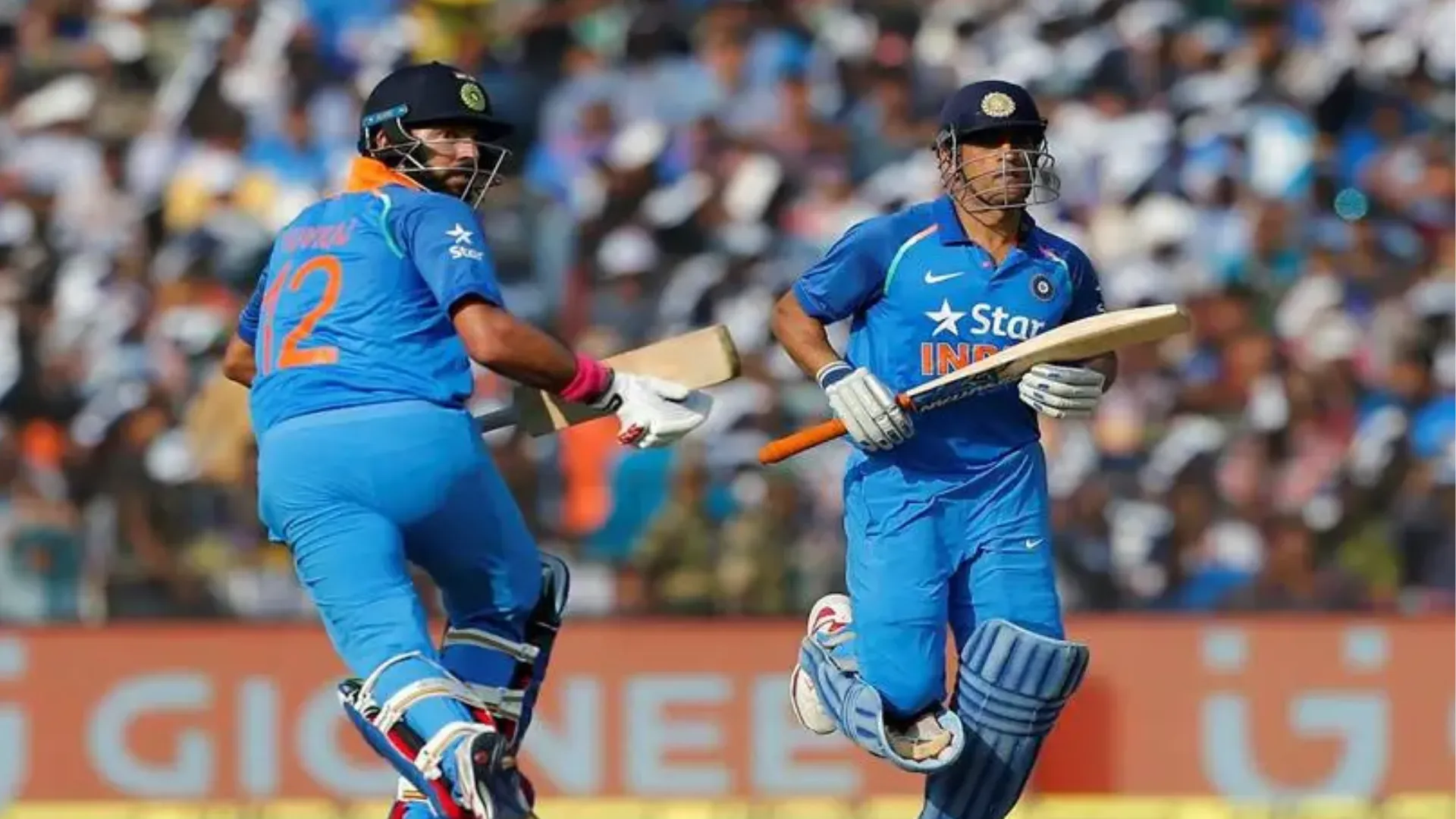 Yuvraj Singh और धोनी ने अंग्रेजों के छुड़ाए छक्के 