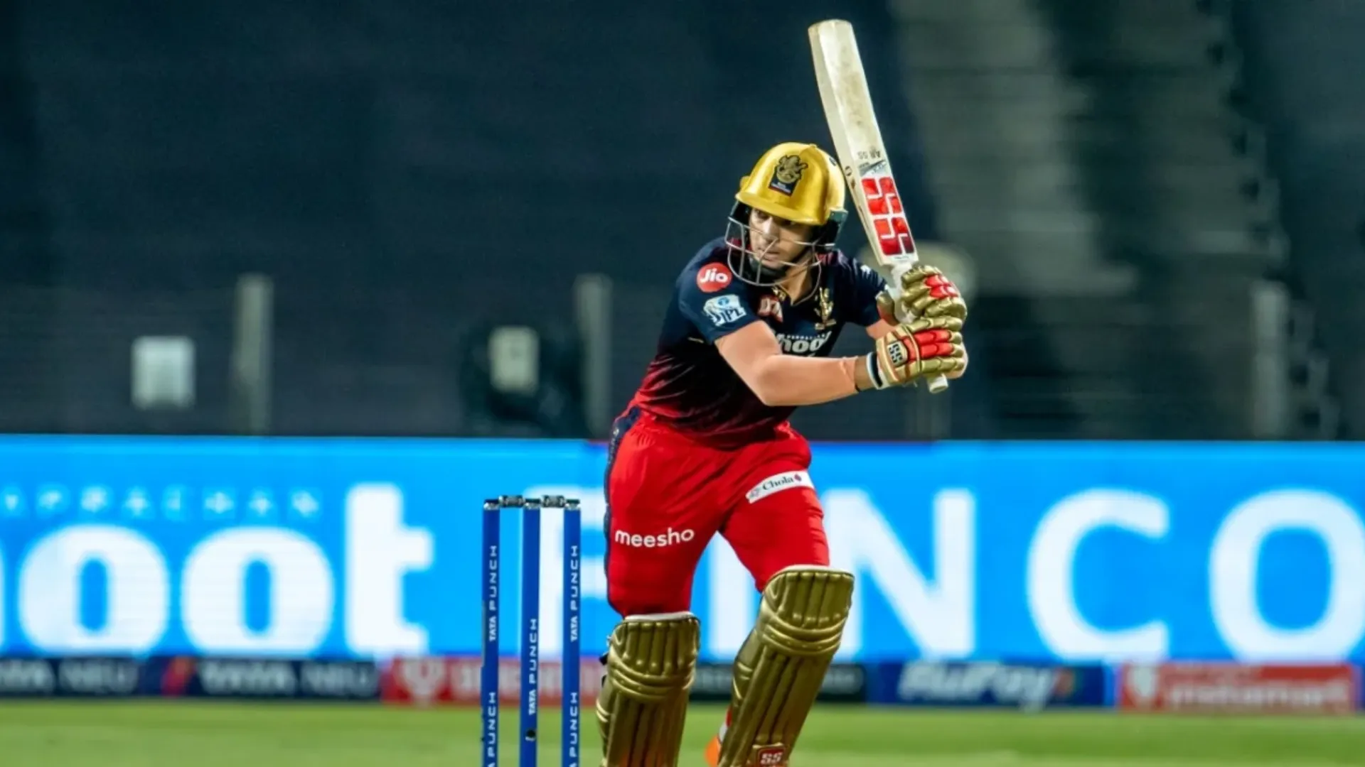 RCB ने इस खिलाड़ी को रिलीज कर अपने पैरों पर मारी कुल्हाड़ी? 